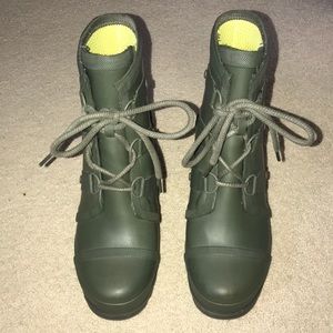 Size 9.5 Sorel Wedge rain boots!
